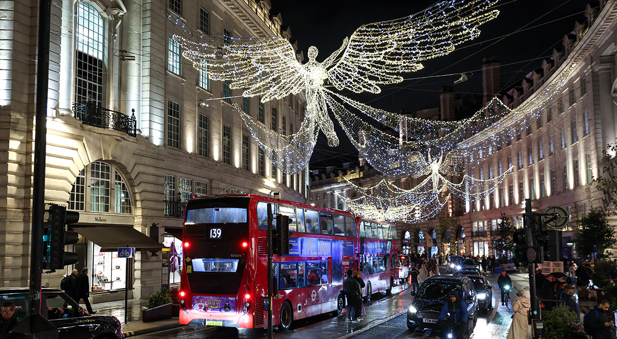 londons-regent-street-and-st-jamess-turn-on-their-iconic-lights-the-spirits-of-christmas-c-the-crown-estate-7-65548dec1dd94.jpg (original)